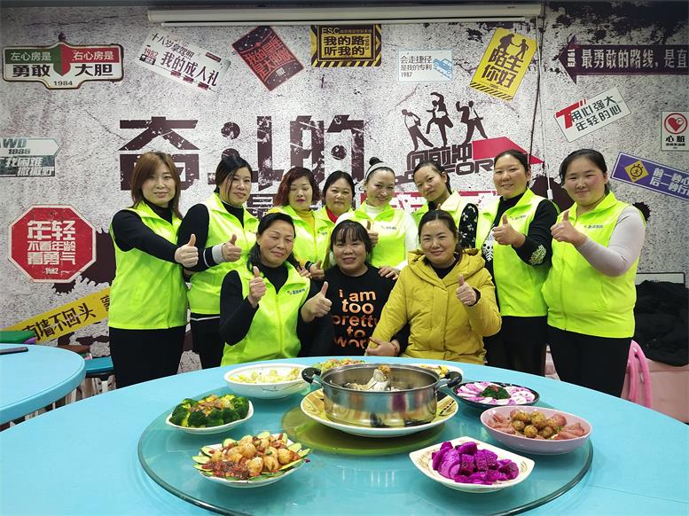 第118期月嫂畢業合影