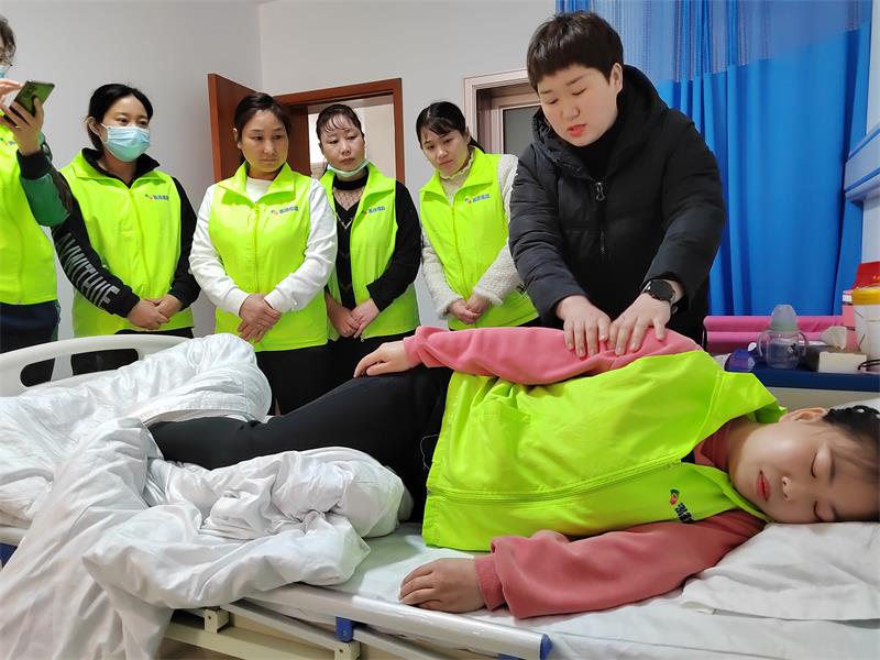 金牌月嫂去醫院學習