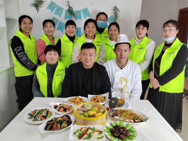 南陽月嫂泓德家政公司_月嫂培訓畢業照